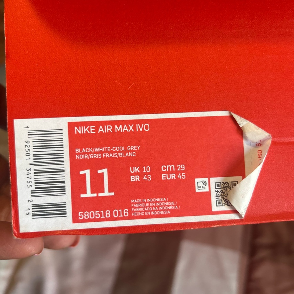 Nike Air Max IVO in Black and White